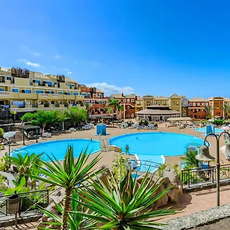 Casa De Nola - Poolside With Large Terrace アパート